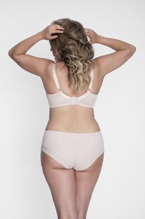 Однотонный бюстгальтер plus size на косточках с чашками из микрофибры